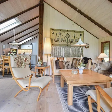 Dom wakacyjny Awesome In W/ Wifi And 3 Bedrooms Højby